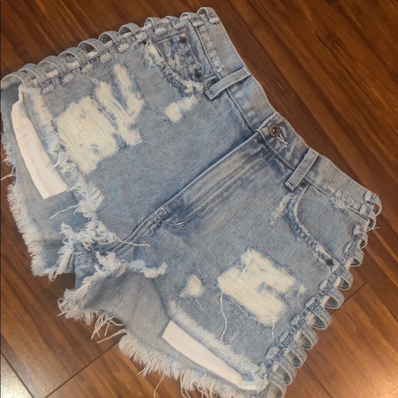 Carmar Pants - 👖Carmar ladder cut destroyed denim shorts